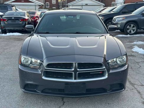 Used 2014 Dodge Charger SE w/ Sport Appearance Group image 2