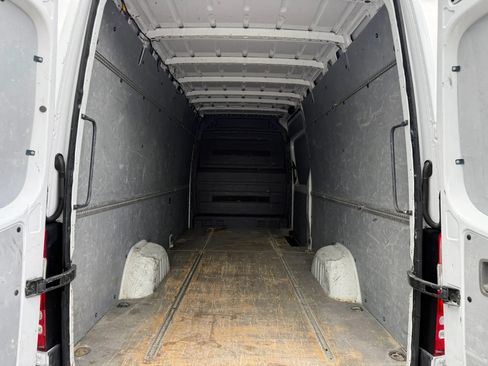 Used 2014 Mercedes-Benz Sprinter 2500 image 17