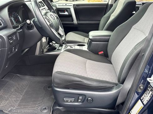 Certified 2017 Toyota 4Runner SR5 AWD/4WD image 19