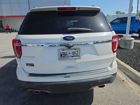 Used 2018 Ford Explorer Limited w/ Ford Safe & Smart Package FWD image 18