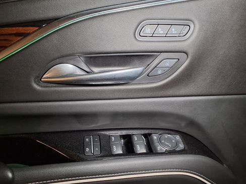 Certified 2022 Cadillac Escalade Premium Luxury image 17