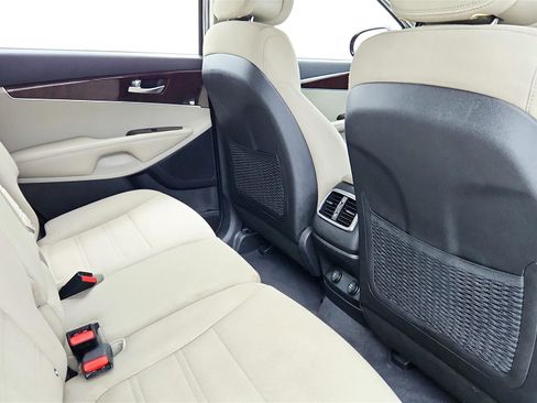 Used 2016 Kia Sorento AWD image 35