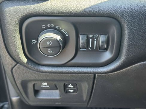 Used 2019 RAM 1500 Big Horn AWD/4WD image 18