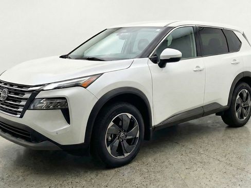 Used 2025 Nissan Rogue SV FWD image 3