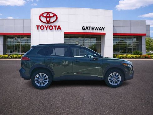 Used 2023 Toyota Corolla Cross LE w/ Moonroof Package AWD/4WD image 4
