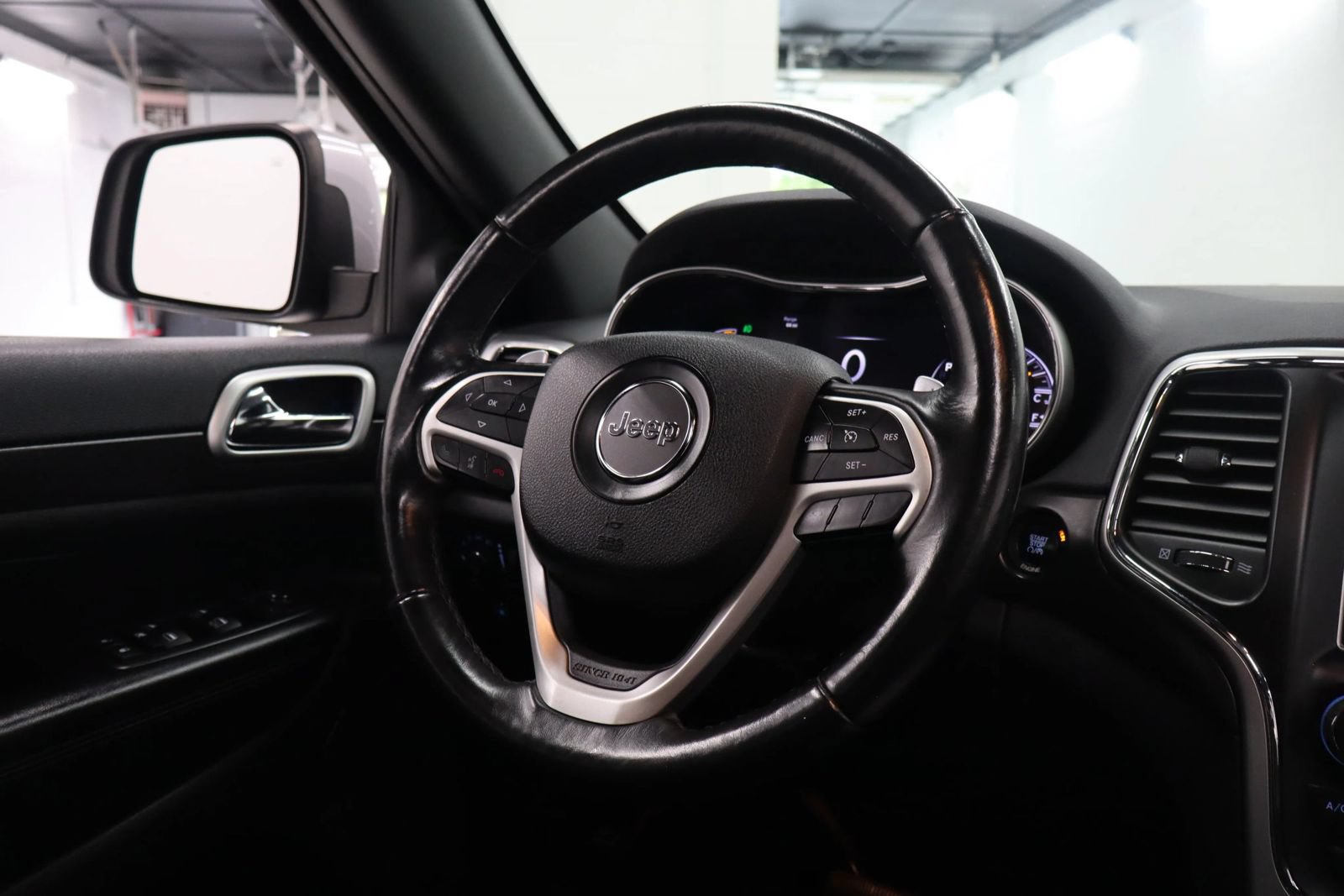 Used 2015 Jeep Grand Cherokee Altitude AWD/4WD image 32