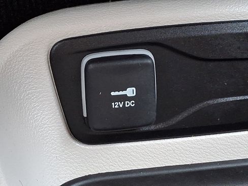 Used 2024 Chrysler Voyager LX FWD image 25