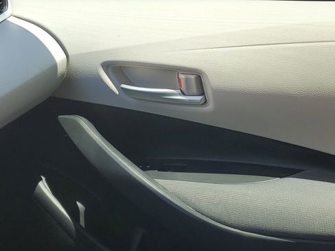 Certified 2021 Toyota Corolla LE image 27