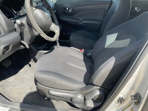 Used 2014 Nissan Versa SV w/ Convenience Package FWD image 9