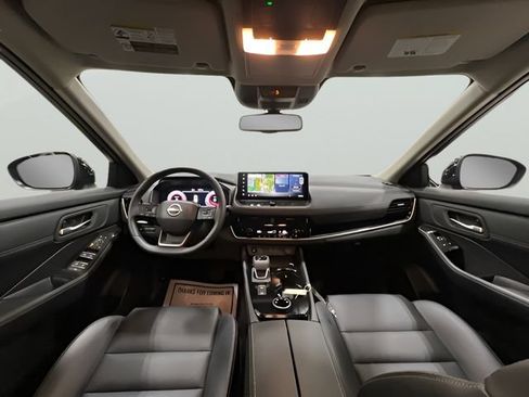Used 2025 Nissan Rogue SL AWD/4WD image 5