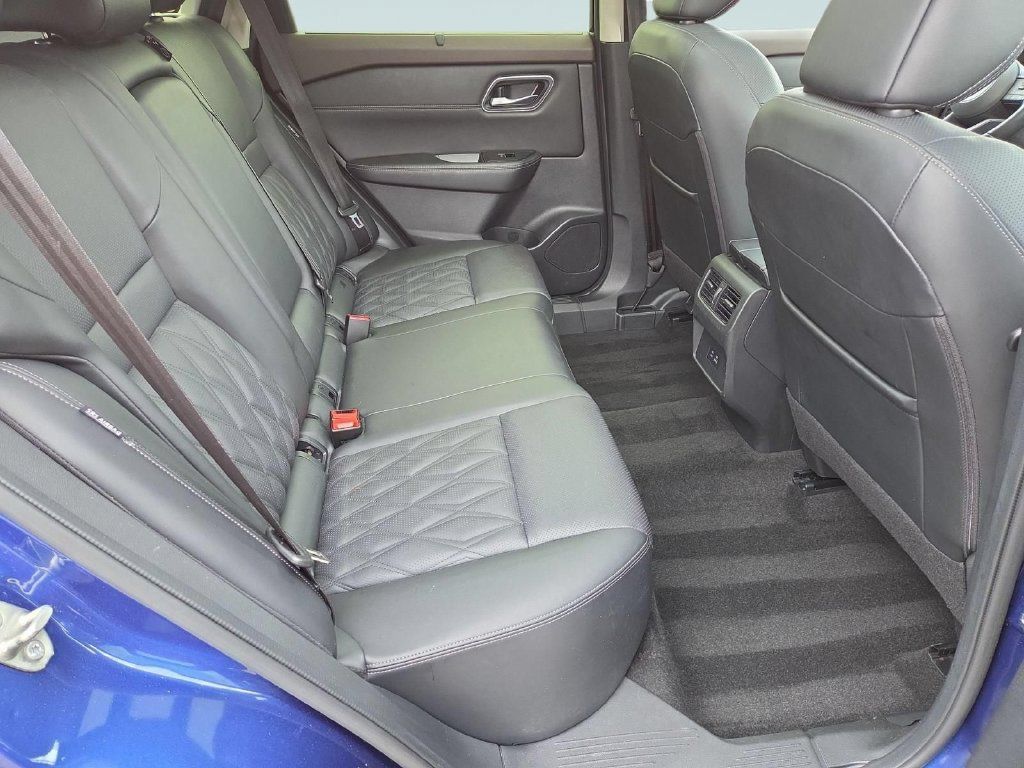 Used 2023 Nissan Rogue Platinum AWD/4WD image 31