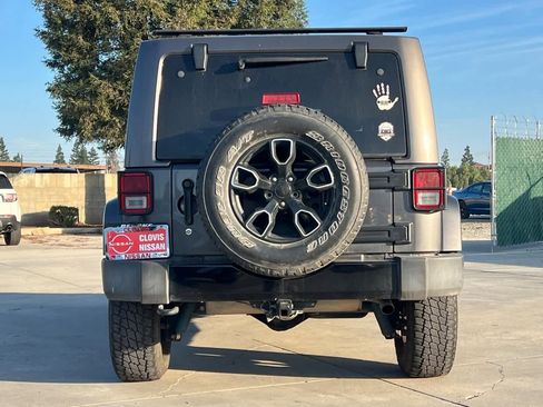 Used 2017 Jeep Wrangler Unlimited Sahara image 8