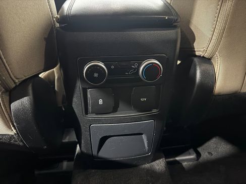 Used 2023 Ford Explorer XLT AWD/4WD image 39