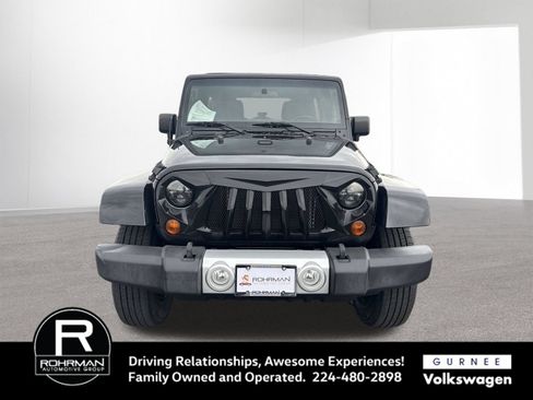 Used 2011 Jeep Wrangler Unlimited Sahara w/ Dual Top Group AWD/4WD image 3