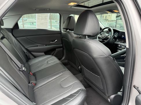 Used 2023 Hyundai Elantra Limited image 19