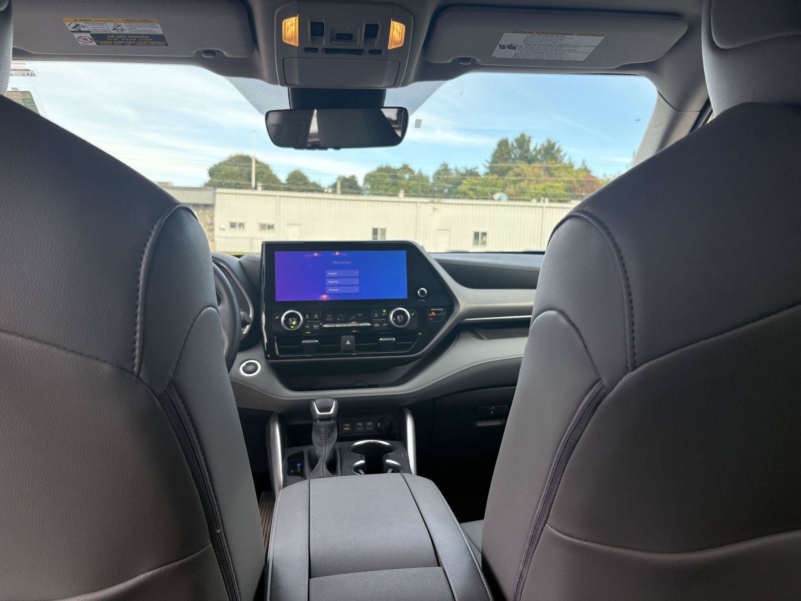 Used 2025 Toyota Highlander XLE AWD/4WD image 25