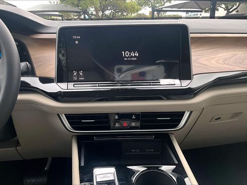 New 2026 Volkswagen Atlas SE FWD image 6