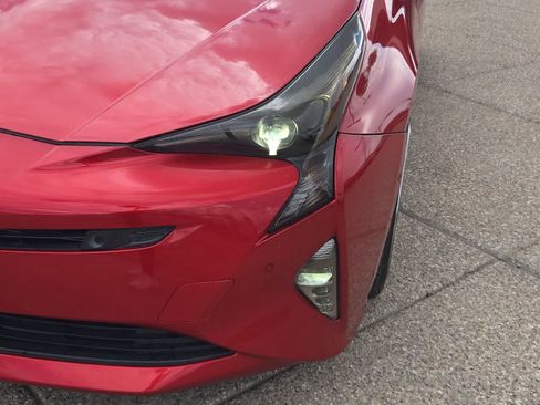 Used 2017 Toyota Prius Four Touring w/ Premium Convenience Package FWD image 11