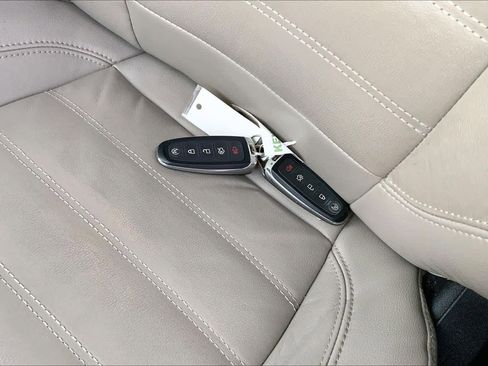 Used 2019 Ford Escape Titanium image 14