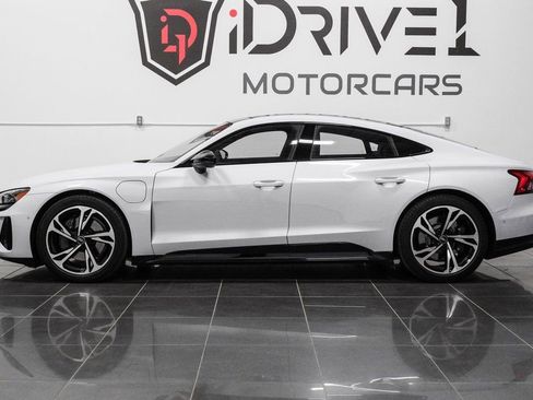 Used 2024 Audi e-tron GT Prestige image 17