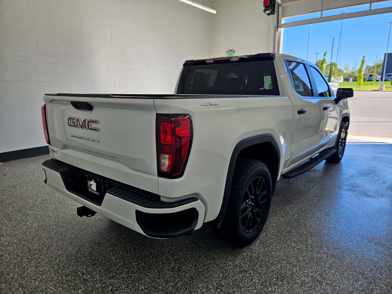 Used 2026 GMC Sierra 1500 Pro w/ Graphite Edition AWD/4WD image 5