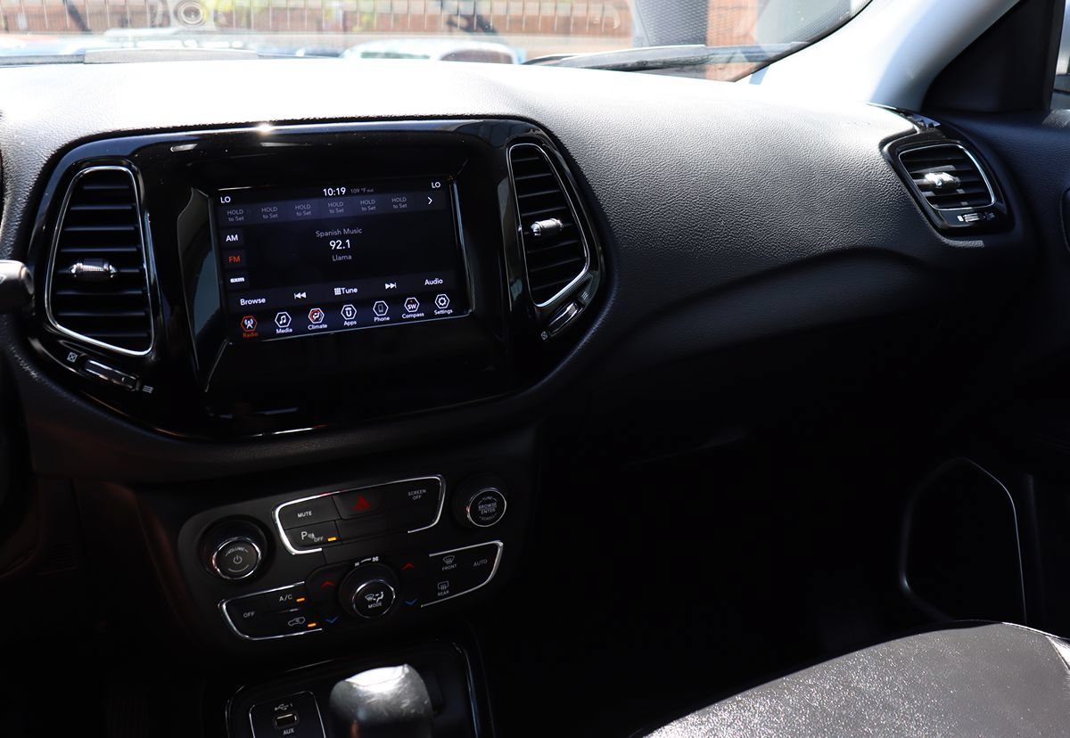 Used 2020 Jeep Compass Latitude FWD image 43