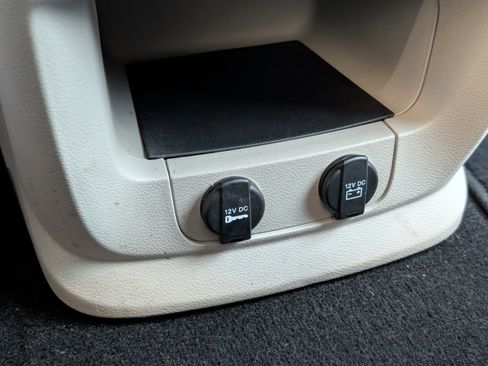 Used 2019 Dodge Grand Caravan SE w/ UConnect Hands-Free Group image 22