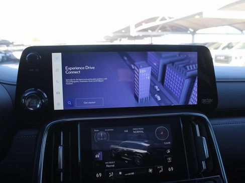 Used 2024 Lexus LX 600 4WD w/ Luxury Package image 37