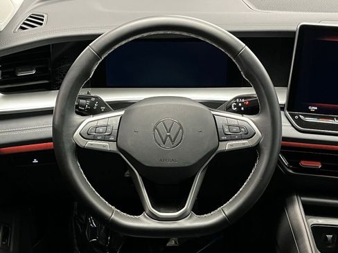 New 2025 Volkswagen Tiguan SE image 9