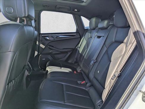 Used 2021 Porsche Macan image 19