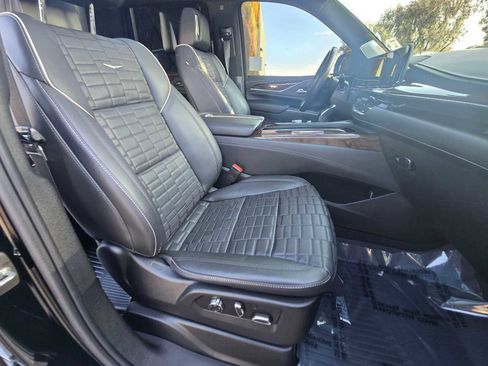 Used 2022 Cadillac Escalade Sport Platinum w/ Heavy-Duty Trailer Package image 11