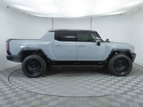Used 2024 GMC Hummer EV 3X w/ LPO, Illumination Package image 4