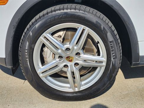 Used 2016 Porsche Cayenne S image 10