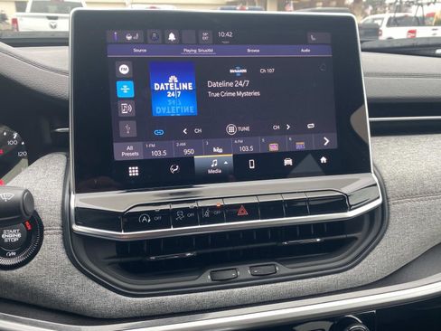 Certified 2023 Jeep Compass Latitude image 35