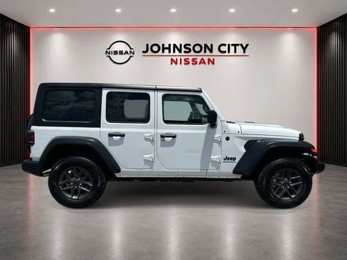 Used 2025 Jeep Wrangler Unlimited Sport AWD/4WD image 5
