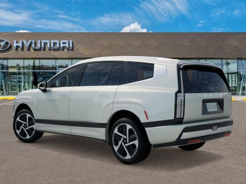 New 2026 Hyundai Ioniq 9 Calligraphy image 5