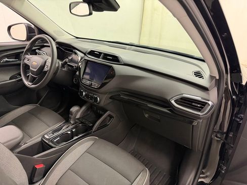 Used 2021 Chevrolet TrailBlazer LT w/ Convenience Package FWD image 12