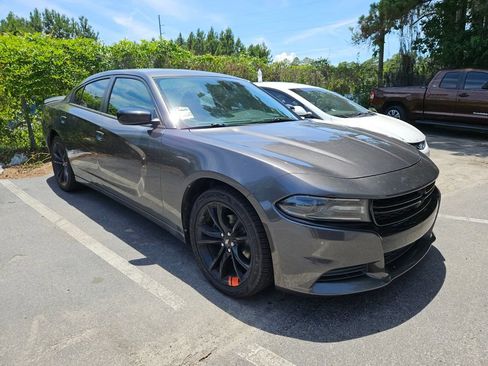 Used 2018 Dodge Charger SXT w/ Blacktop Package RWD image 5