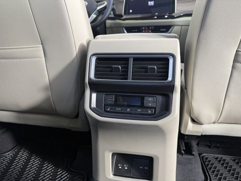 Used 2025 Volkswagen Atlas SEL AWD/4WD image 15