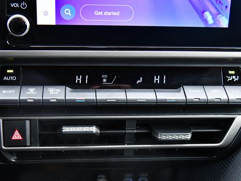 Used 2025 Toyota Camry SE image 27