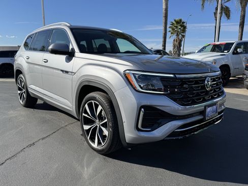 New 2026 Volkswagen Atlas SEL Premium R-Line image 2