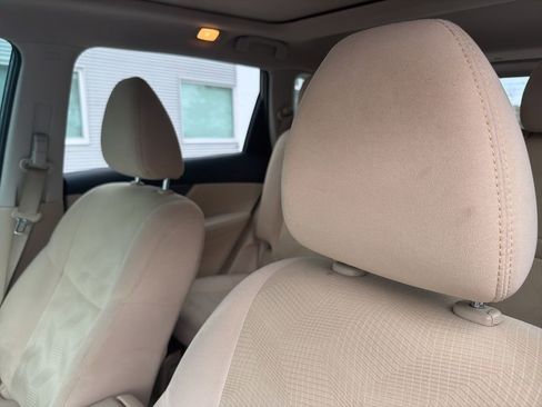 Used 2015 Nissan Rogue SV w/ SV Moonroof Package image 11