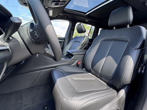 New 2025 Jeep Grand Cherokee Limited w/ Black Appearance Package image 13