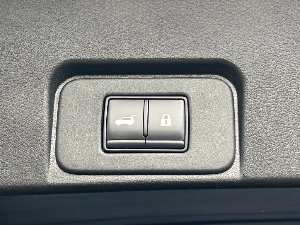 Used 2025 Nissan Rogue SV FWD image 31