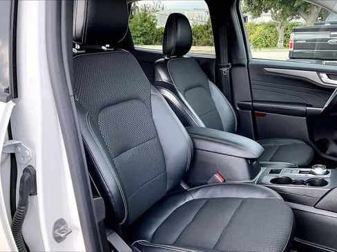 Used 2023 Ford Escape SE image 9