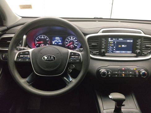 Used 2019 Kia Sorento LX image 22