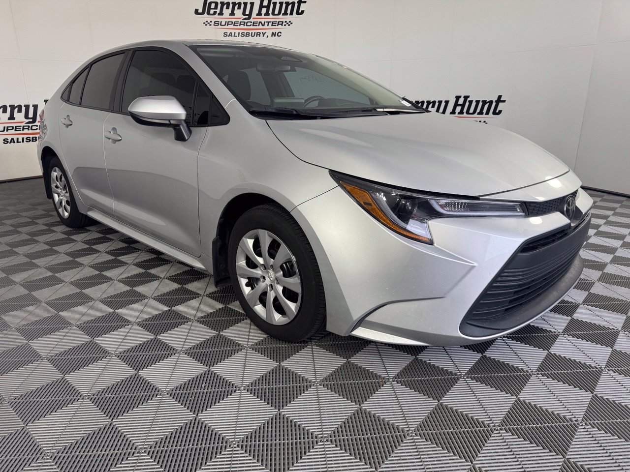 Used 2025 Toyota Corolla LE FWD image 6