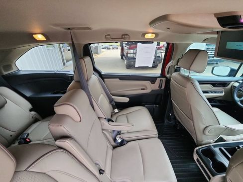 Used 2022 Honda Odyssey Elite image 13