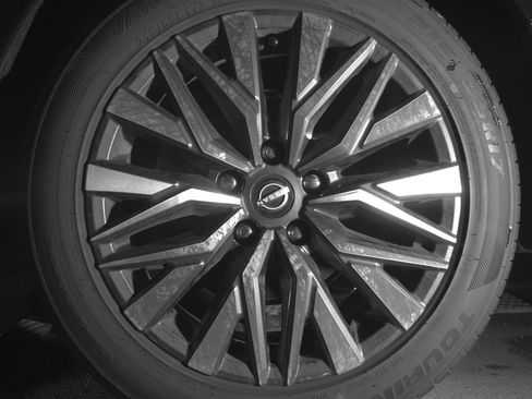 Used 2025 Nissan Altima 2.5 SV FWD image 14