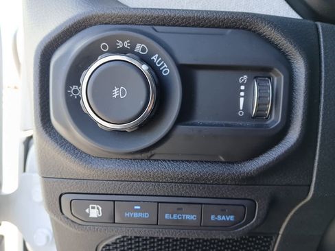 Used 2025 Jeep Wrangler Willys image 32